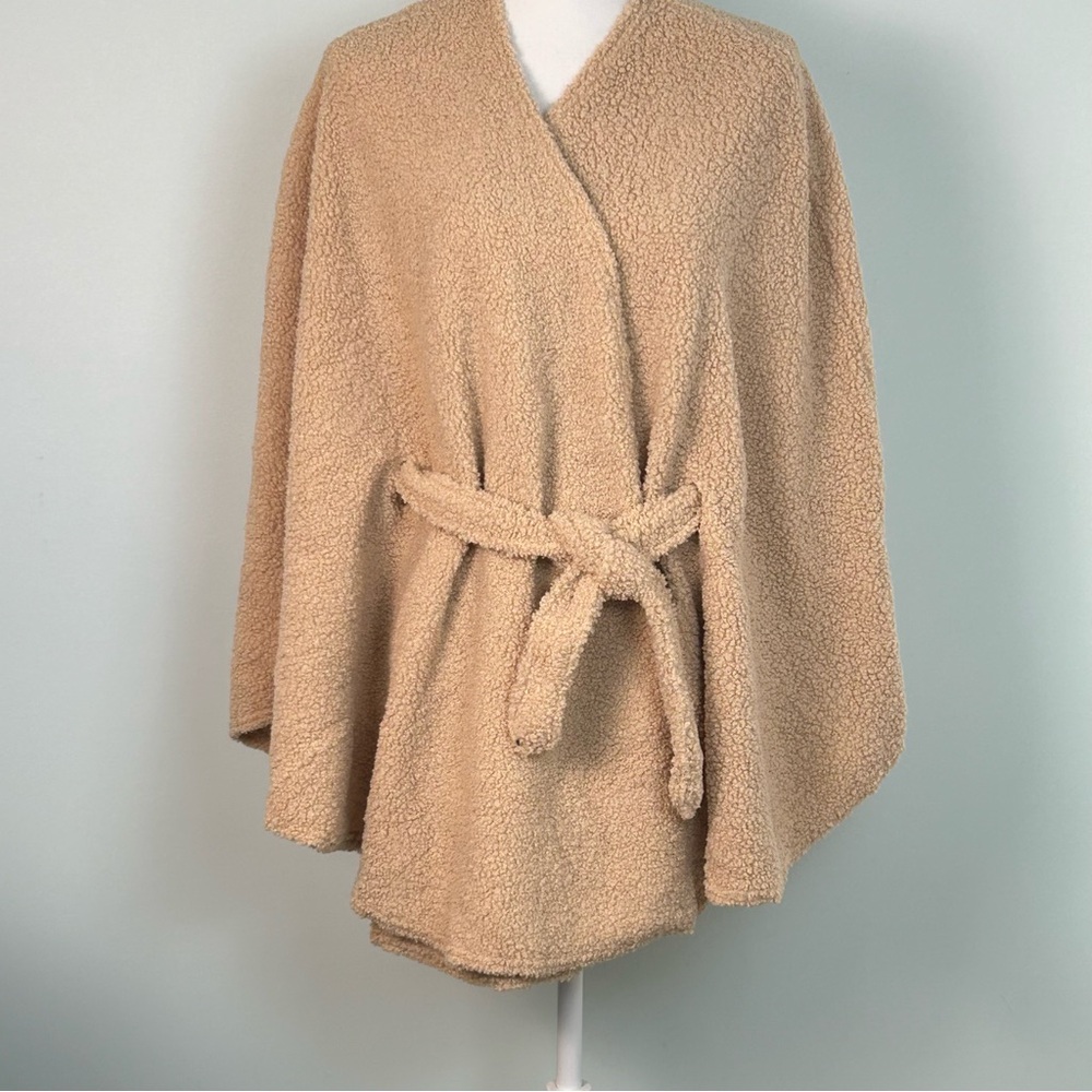 🎉HP🎉 Vince Camuto Sherpa Faux Fur Belted Wrap Cape